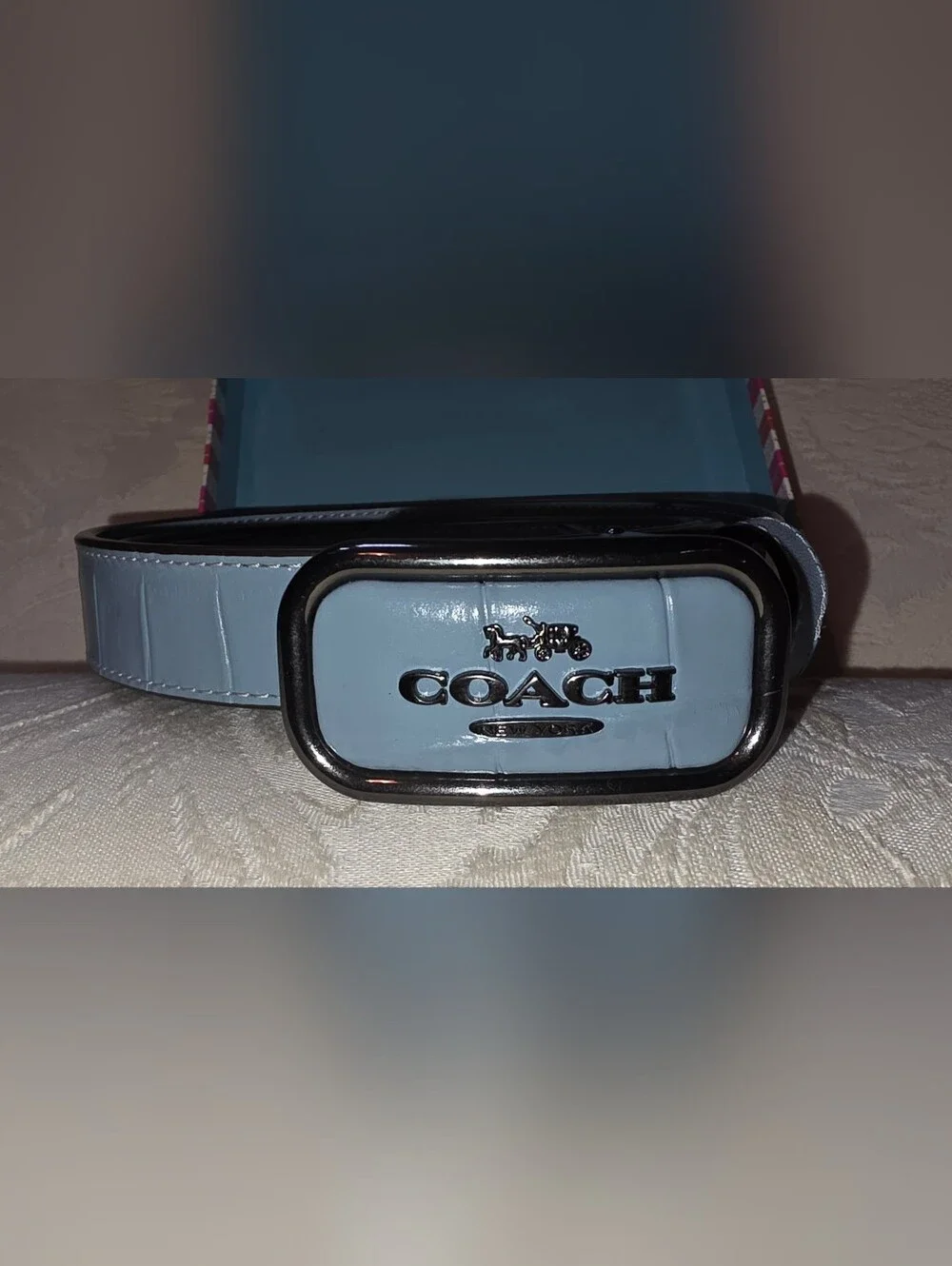 COACH LIGHT BLUE LEATHER CROCO STYLE BELT! SIZE 42! WORN ONCE!